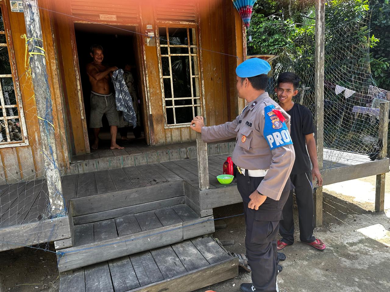 Patroli Siang, Polsek Teweh Timur Tingkatkan Kehadiran di Tengah Aktivitas Warga