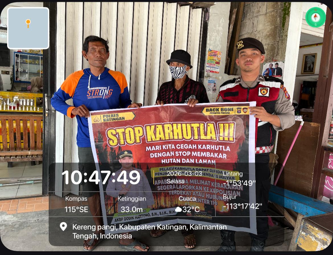 Personel Samapta Polres Katingan Sosialisasikan Pencegahan Karhutla kepada Masyarakat Desa Hampalit.