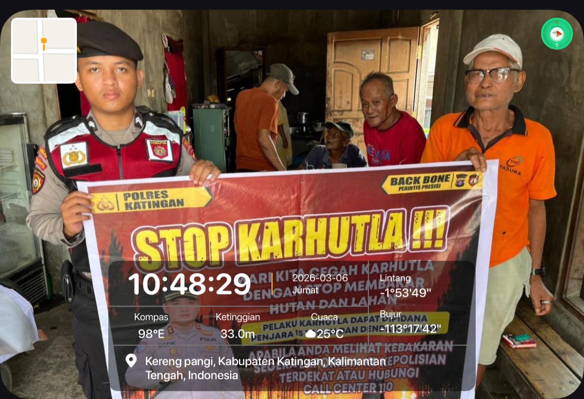 Personel Samapta Polres Katingan Sosialisasikan Pencegahan Karhutla kepada Masyarakat Desa Hampalit.