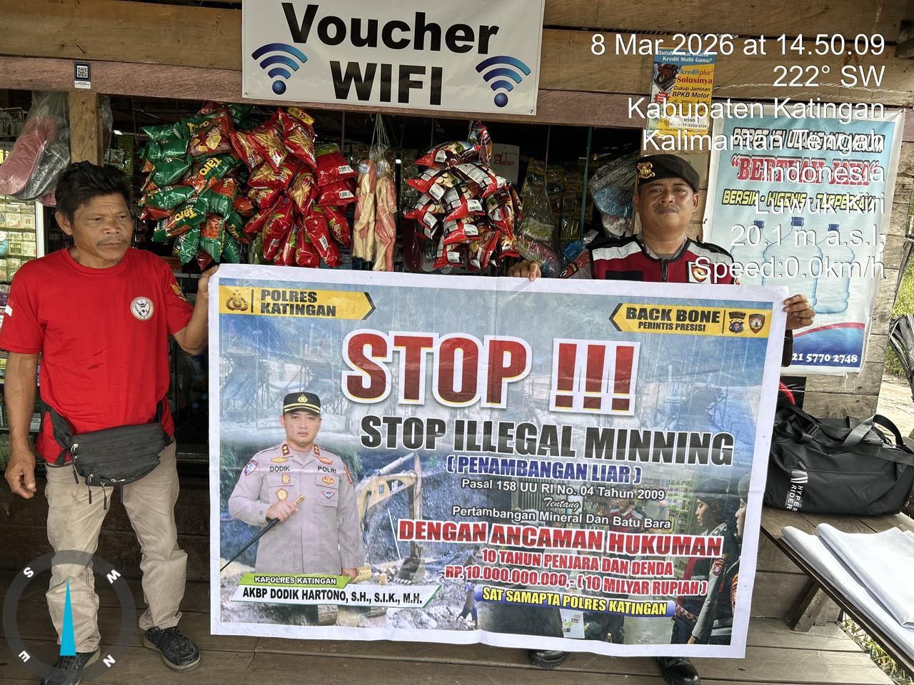 Personel Samapta Polres Katingan Sosialisasikan Larangan Ilegal Mining kepada Masyarakat.