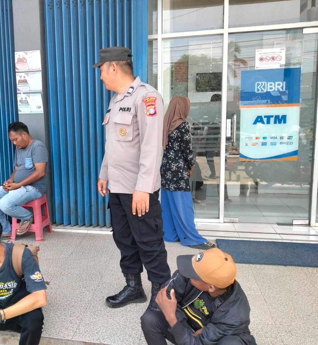 Personil Piket Polsek Bulik Laksanakan Patroli Pertokoan