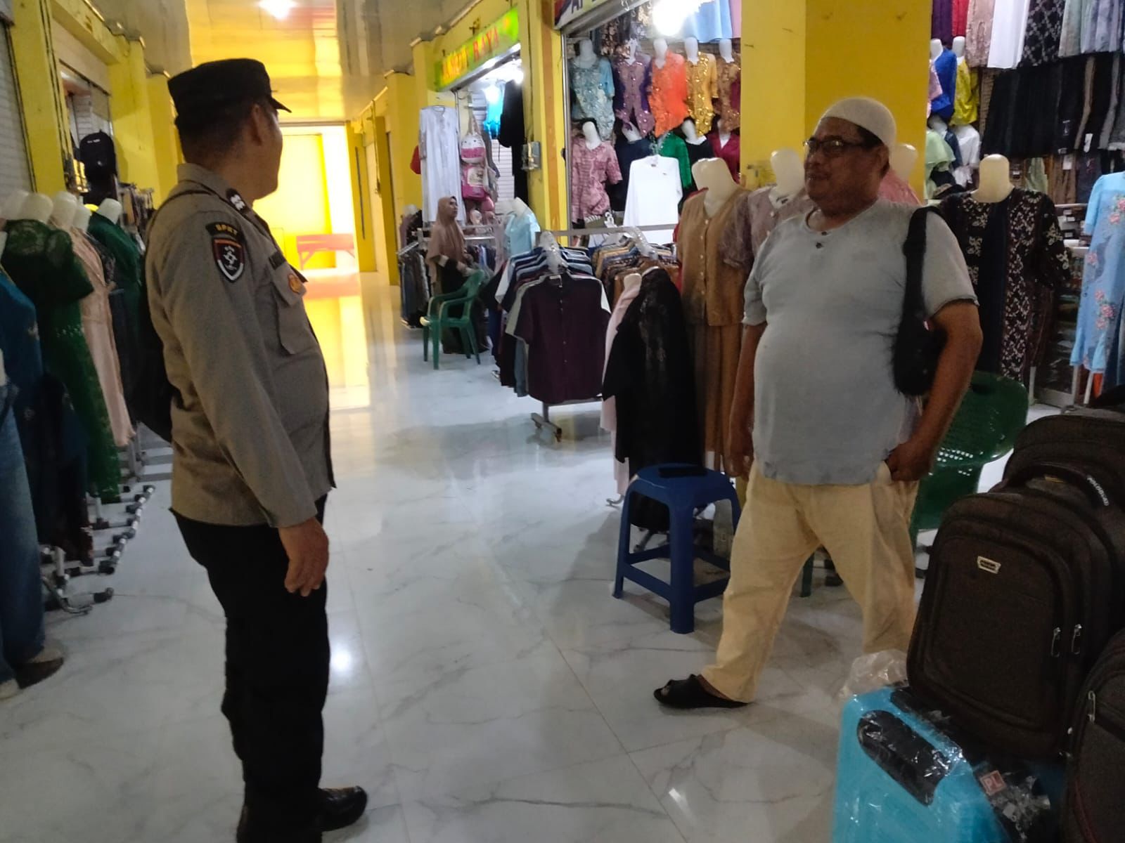 Tingkatkan Kamtibmas, Piket Polsek Bulik Sambangi Pedagang Pasar