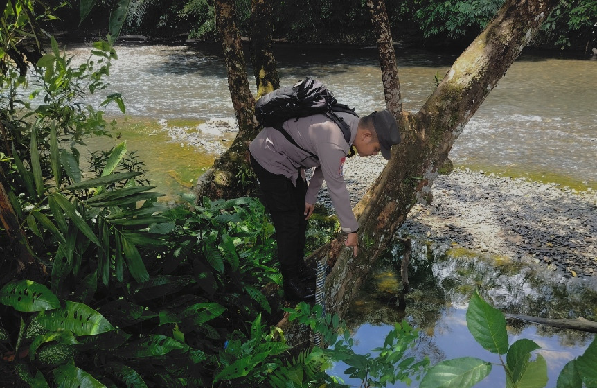 Piket Polsek Delang cek debit air DAS Delang
