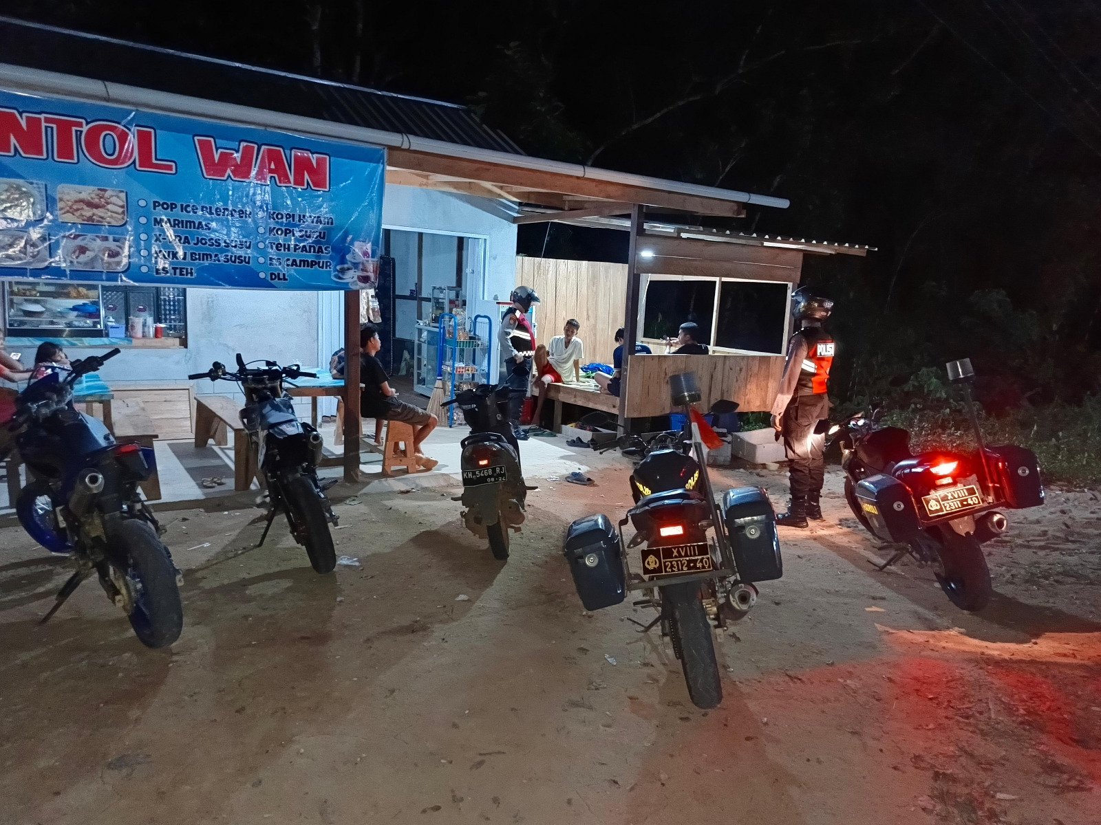 Piket Polsek Delang melaksanakan Silaturahmi ke warga masyarakat