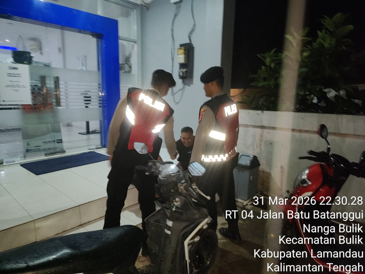 Personel Samapta Polres Lamandau Laksanakan Patroli dan Sambangi Masyarakat