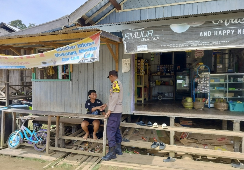 Personel Polsek Delang Sambangi Remaja yang Nongkrong, Berikan Sosialisasi Tentang Kenakalan Remaja