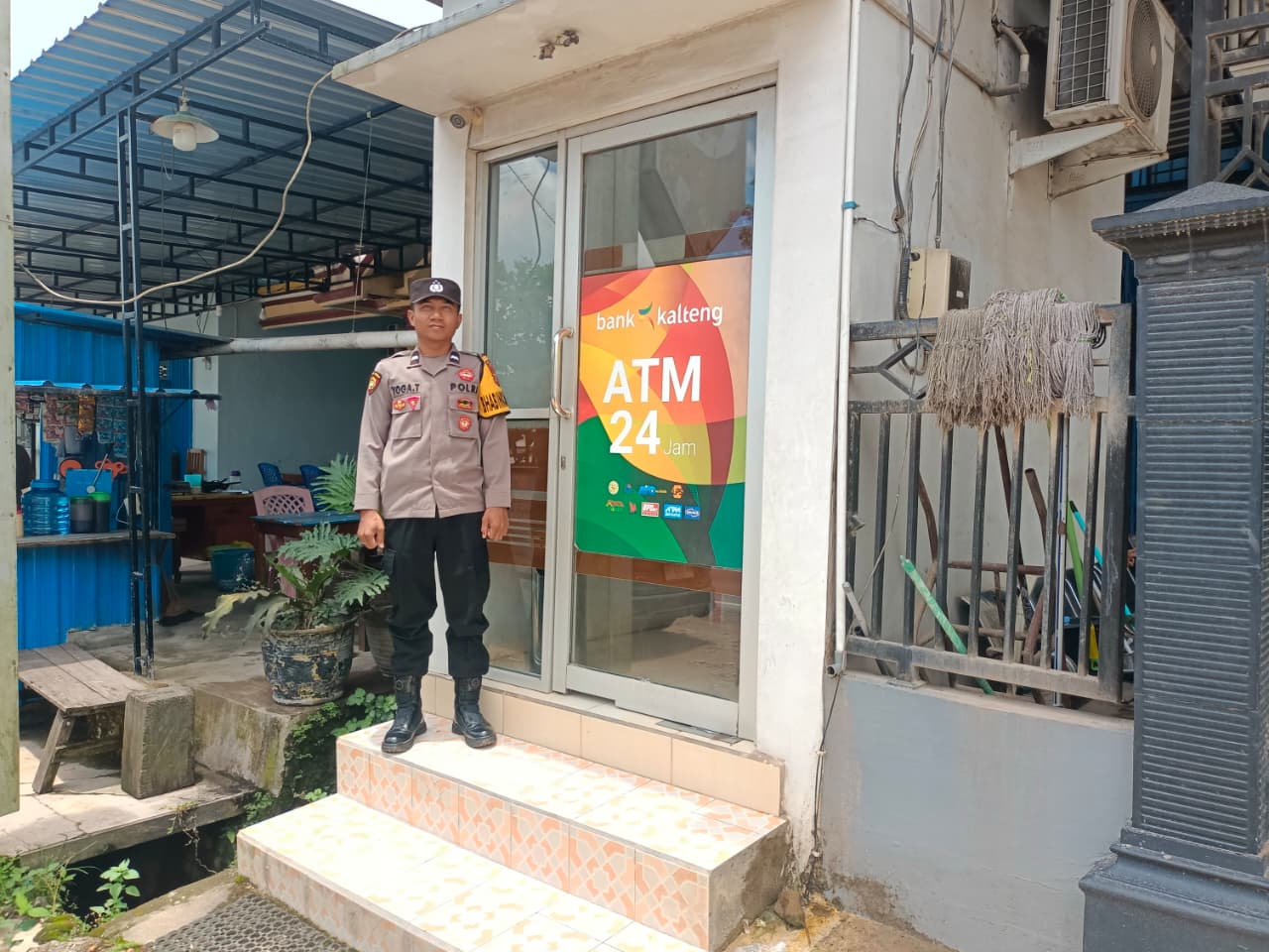 Sematu Jaya, Dalam rangka menjamin salah satu aktifitas warga dalam memenuhi kebutuhan sehari hari, anggota patroli Polsek Sematu Jaya melaksanakan patroli ke Megamart yang ada di wilayah Polsek Sematu Jaya