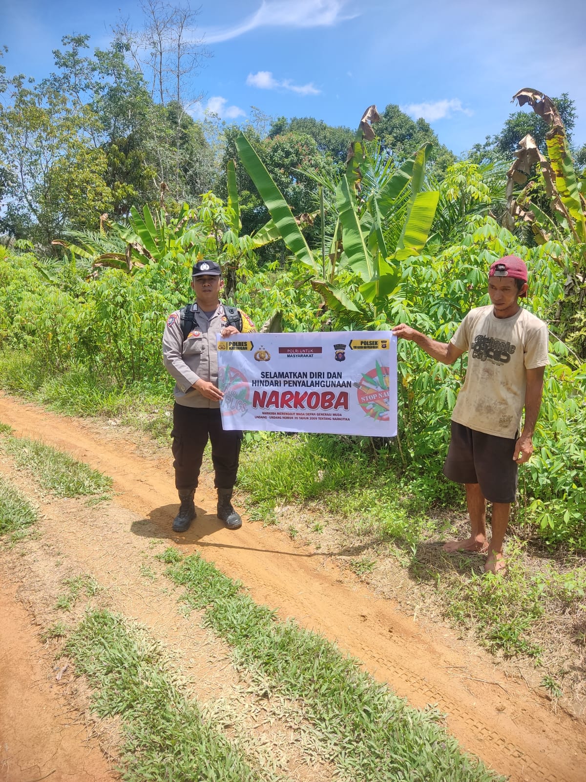 ‎Melalui Imbauan dan media spanduk, Polsek Tewang Sangalang Garing dan Pulau Malan Imbau Warga Tidak Terjerumus Penyalahgunaan Narkoba.