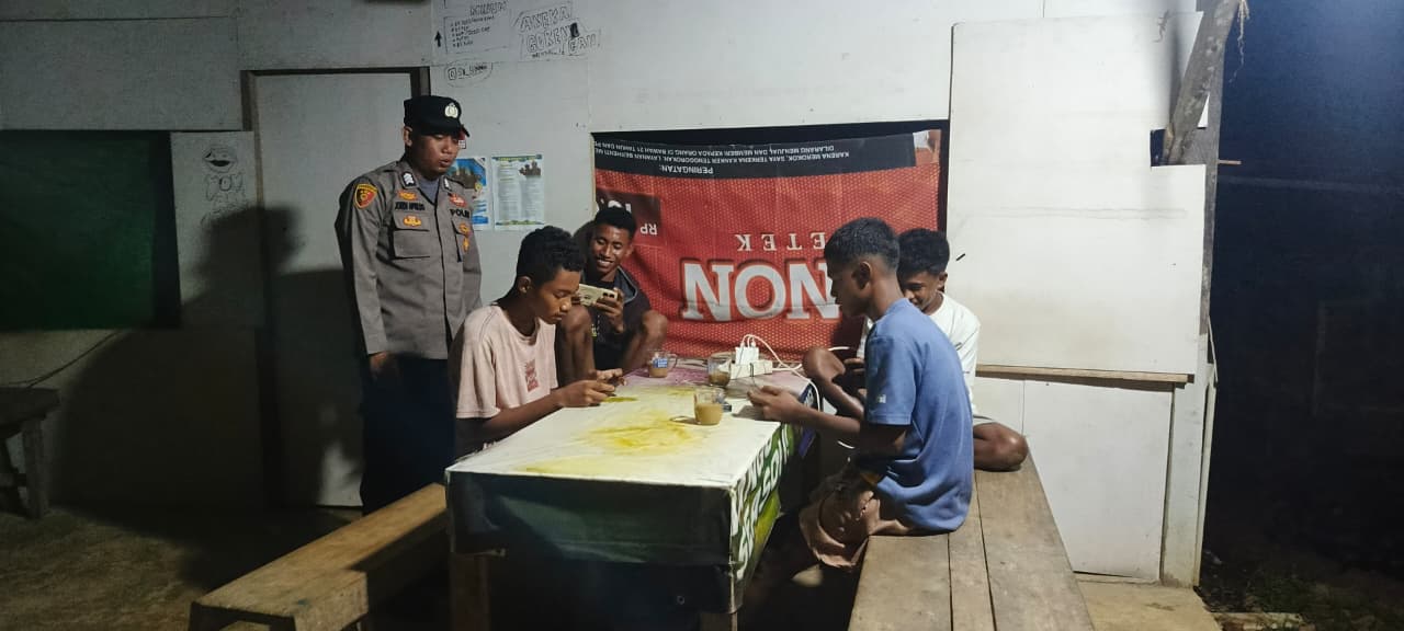 Personel Piket Polsek Sambangi Masyarakat, Pererat Silaturahmi dan Sampaikan Pesan Kamtibmas