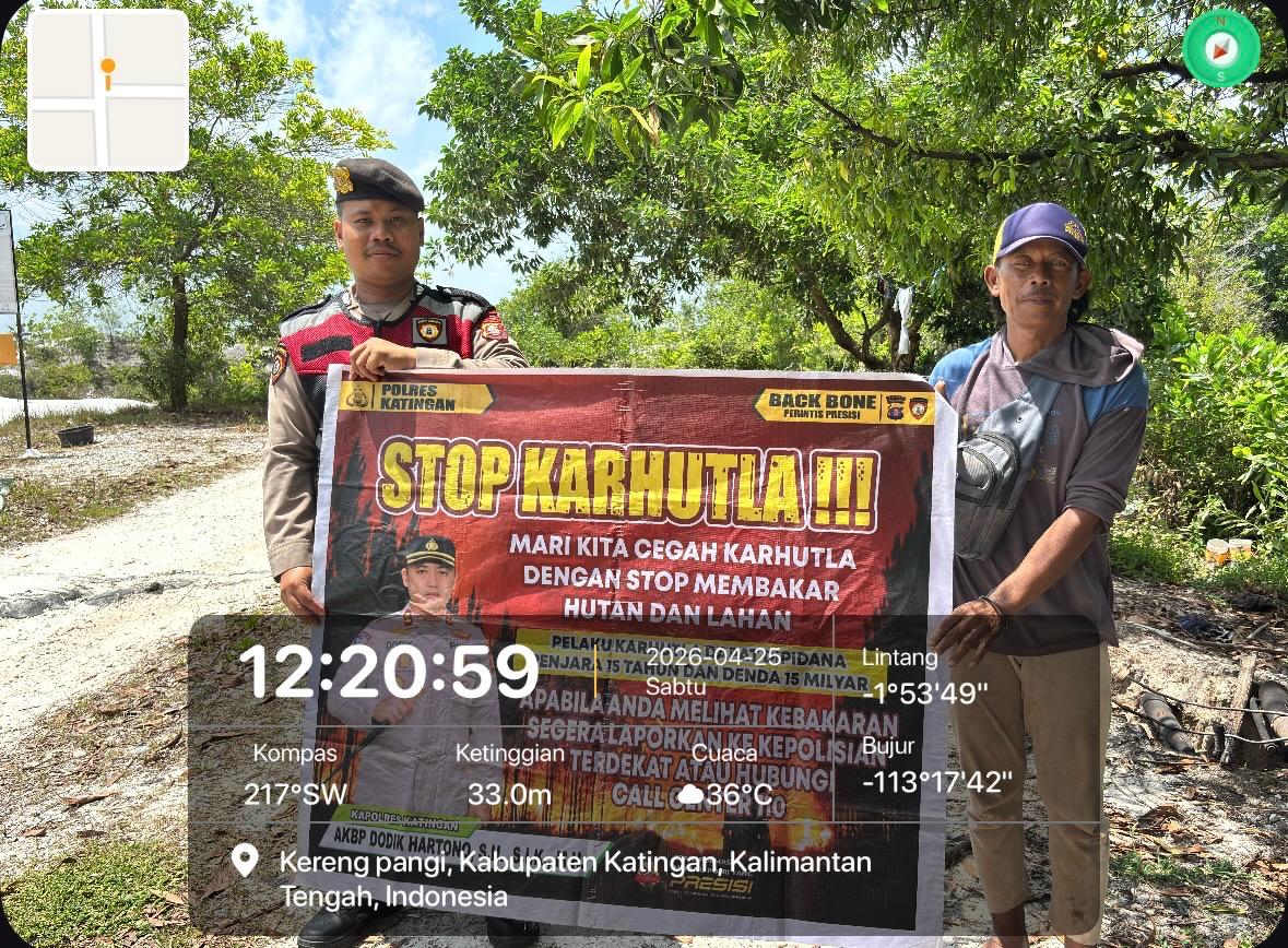 Personel Samapta Polres Katingan Sosialisasikan Pencegahan Karhutla kepada Masyarakat Desa Hampalit.