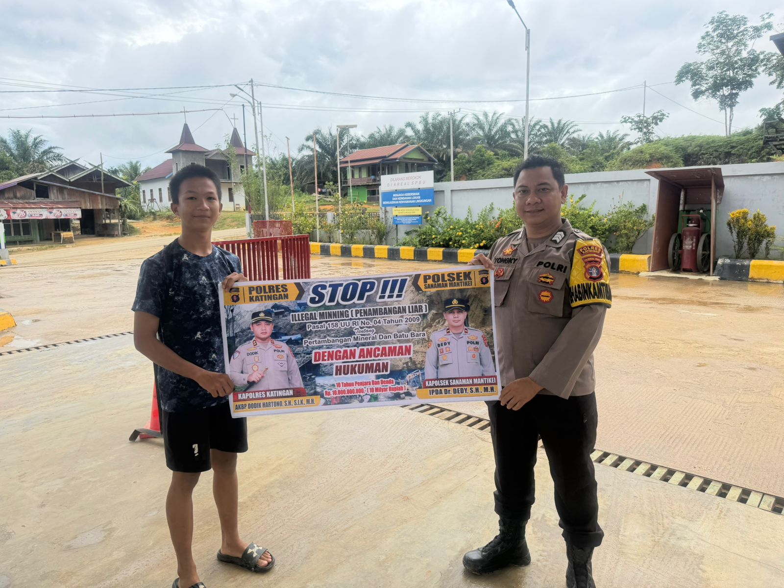 Bhabinkamtibmas Desa Tumbang Atei Sosialisasi tentang larangan Illegal Mining.