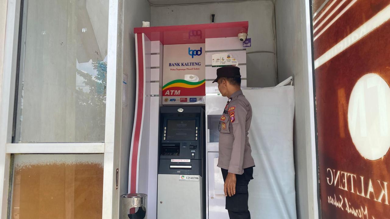 Kapolsek Sematu Jaya IPDA Eko Haryanto, S.H. mengatakan patroli merupakan kegiatan rutin baik siang maupun malam hari tersebut guna mencegah terjadinya tindak pidana untuk mewujudkan situasi kamtibmas yang aman dan kondusif.