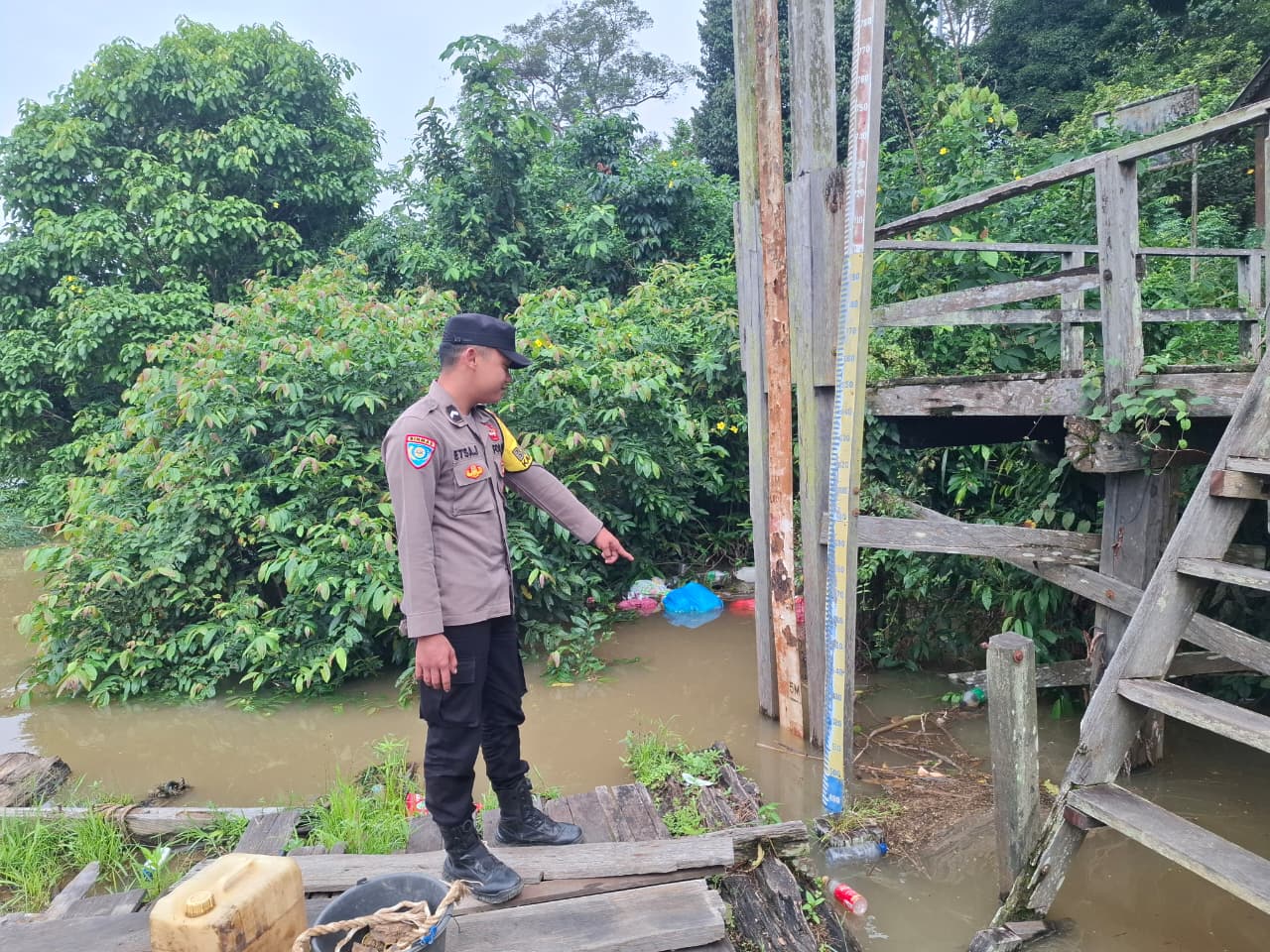 Piket Polsek Cek Debit Air Sungai Lamandau