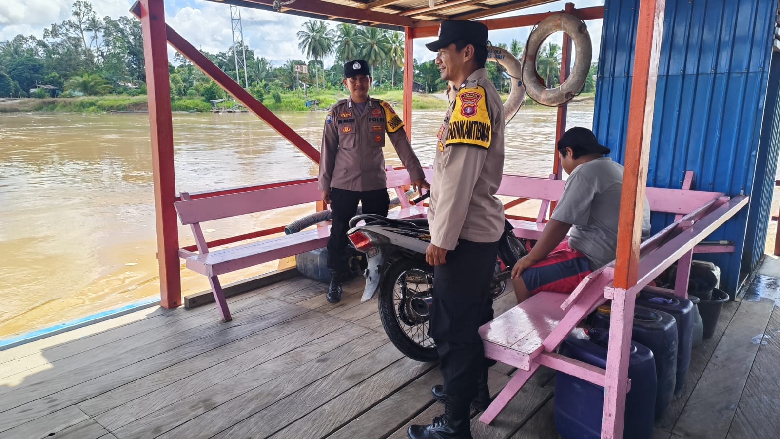 Dengan Patroli Dialogis, Polsek Tewang Sangalang Garing dan Pulau Malan Berikan Rasa Aman Kepada Masyarakat