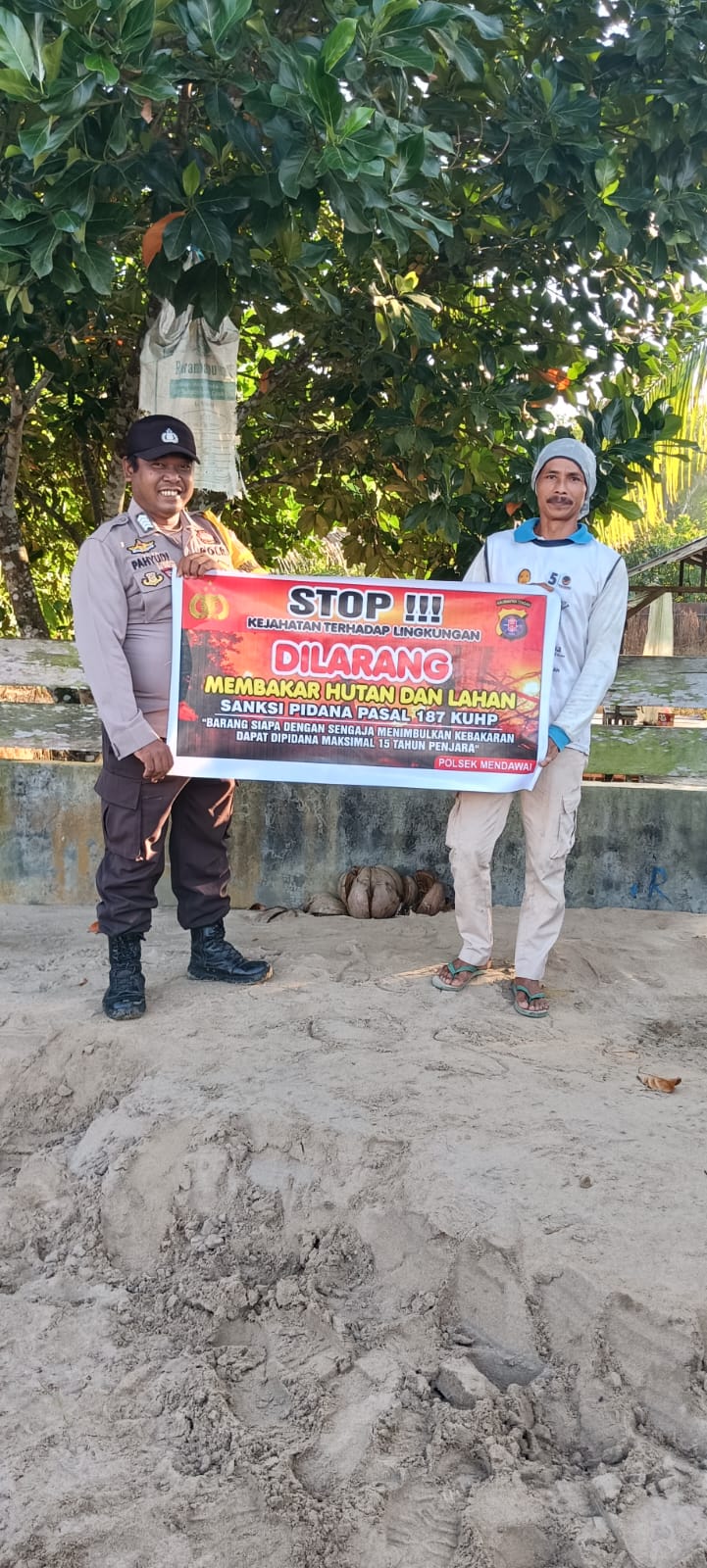Dalam Rangka Mendukung Program Pemerintah, Bhabinkamtibmas Desa Perigi Polsek Mendawai Cek Lokasi Pemanfaatan Lahan Pekarangan Warga