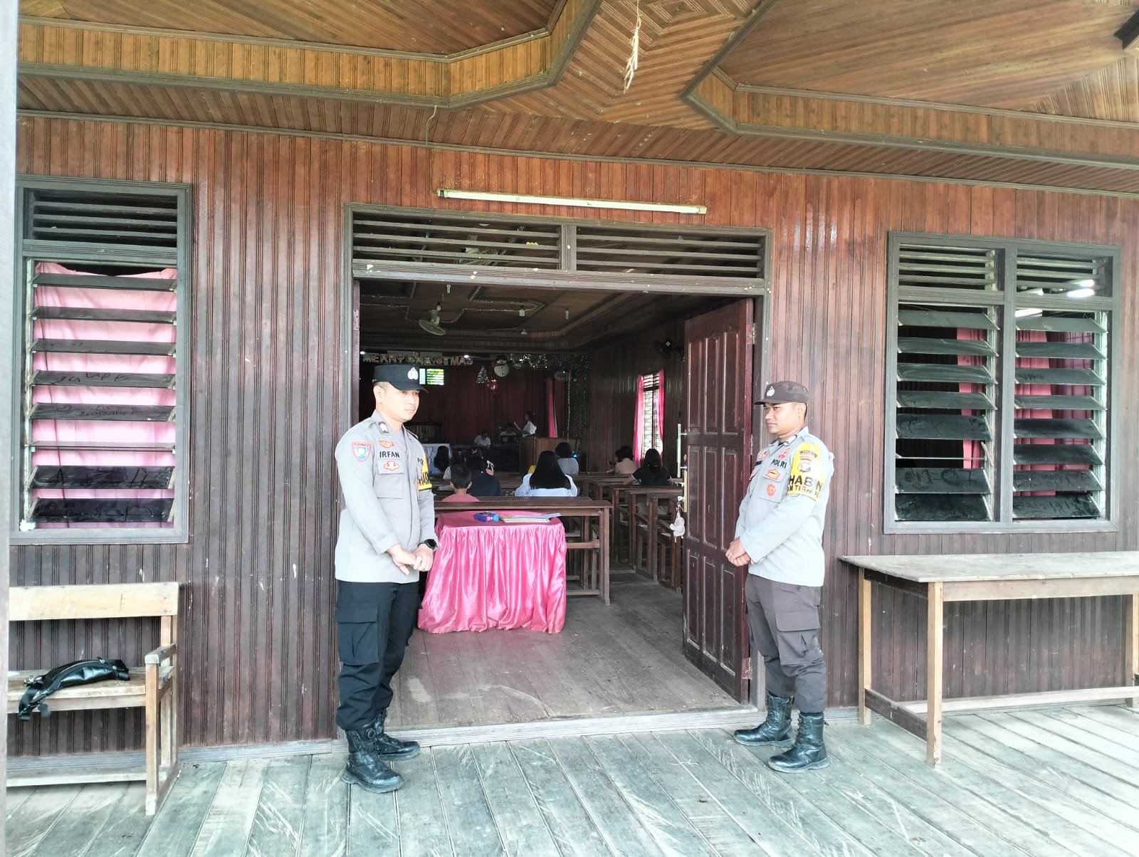 Tingkatkan Sitkamtibmas, Pers Polsek Marikit Laksanakan Pam Ibadah Minggu.