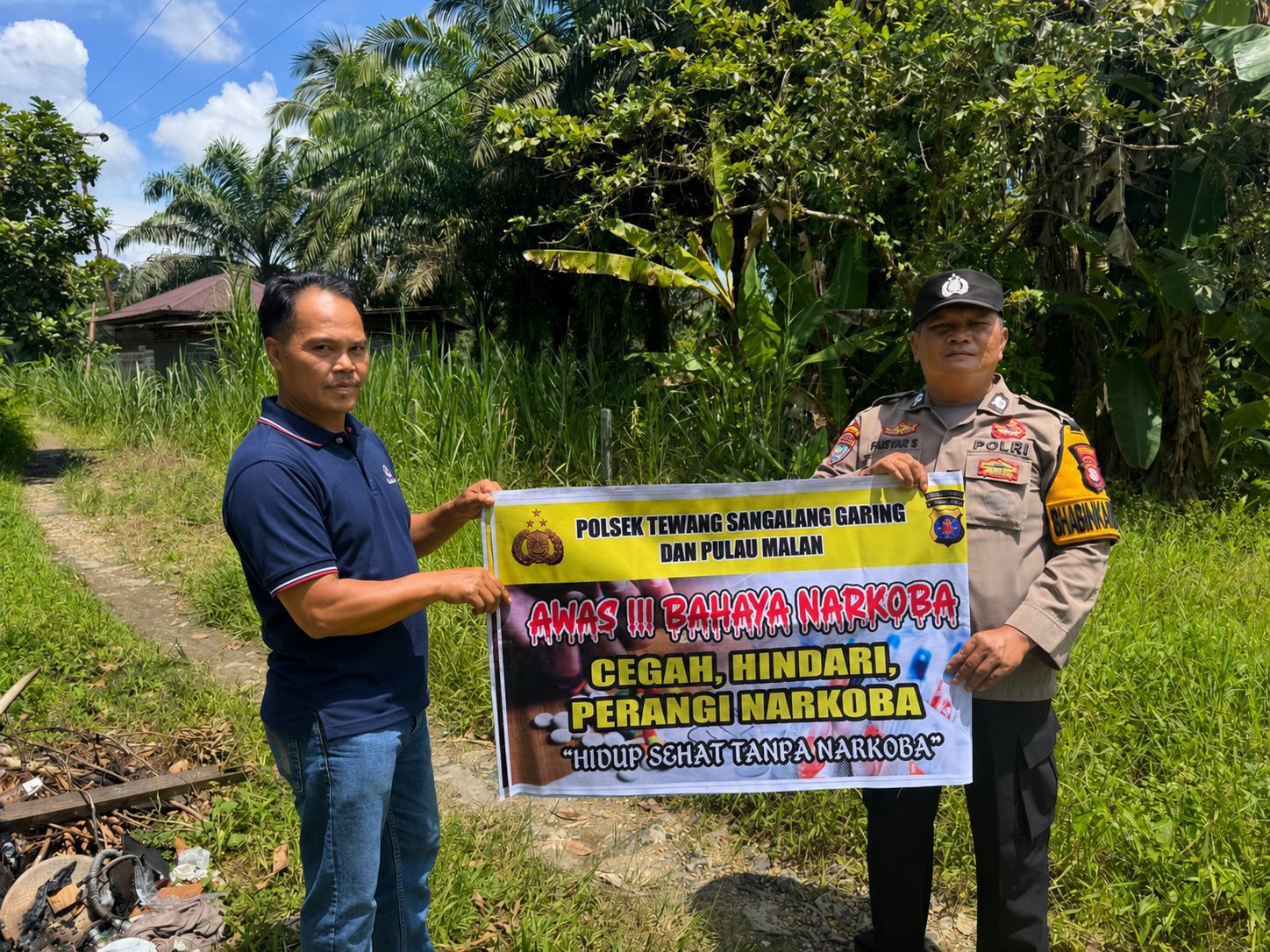 Melalui Media Spanduk, Polsek Tewang Sangalang Garing dan Pulau Malan Imbau Warga Tidak Terjerumus Penyalahgunaan Narkoba.