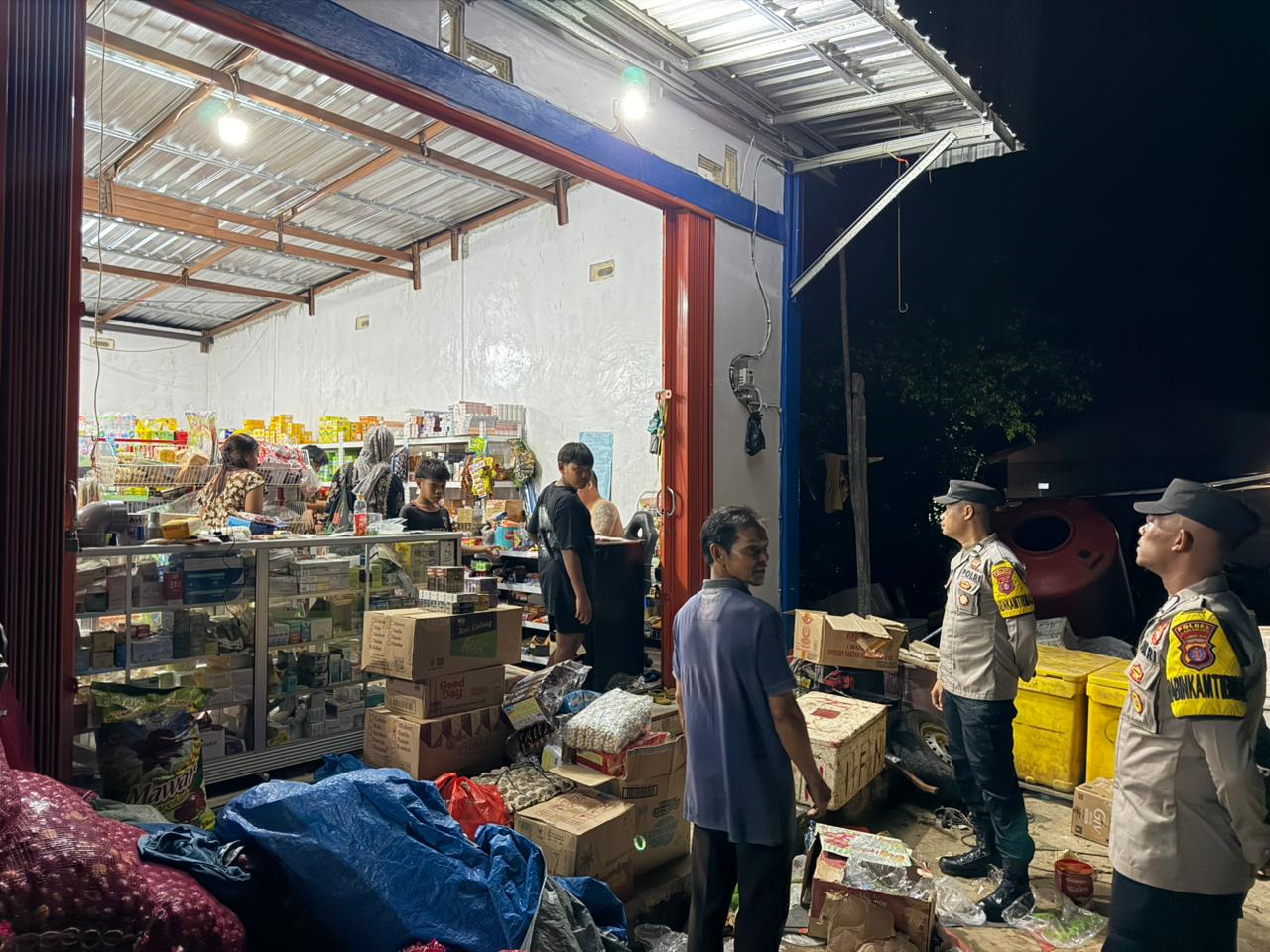 Piket Polsek laksanakan Patroli di Pasar di Wilkum Polsek Delang