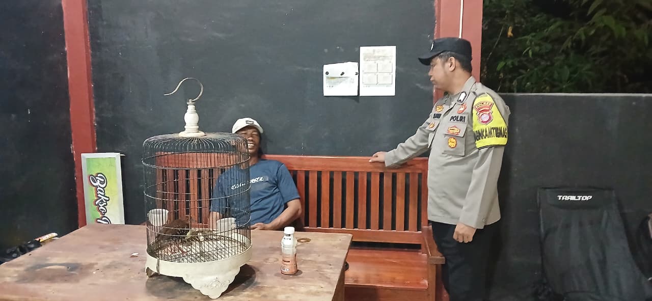 Lewat Sambang Warga, Personel Polsek Sosialisasikan Layanan Pengaduan 110