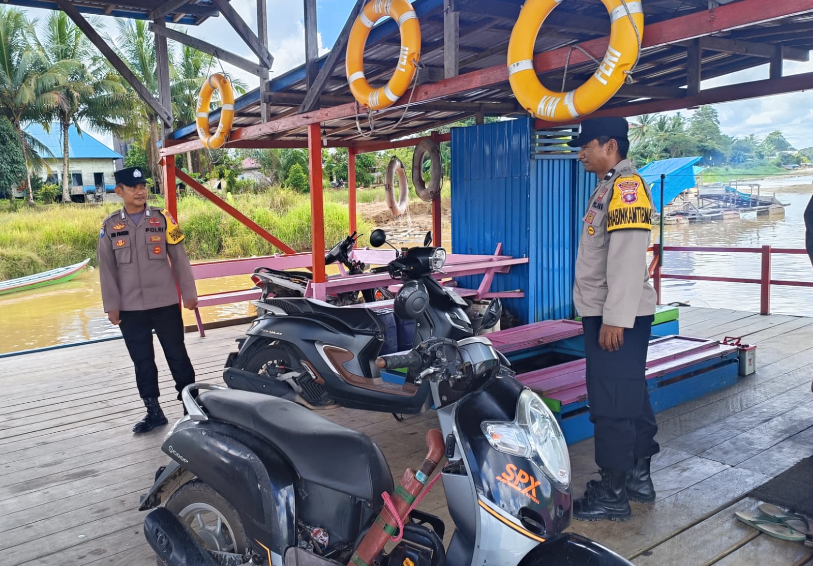 Dengan Patroli Dialogis, Polsek Tewang Sangalang Garing dan Pulau Malan Berikan Rasa Aman Kepada Masyarakat