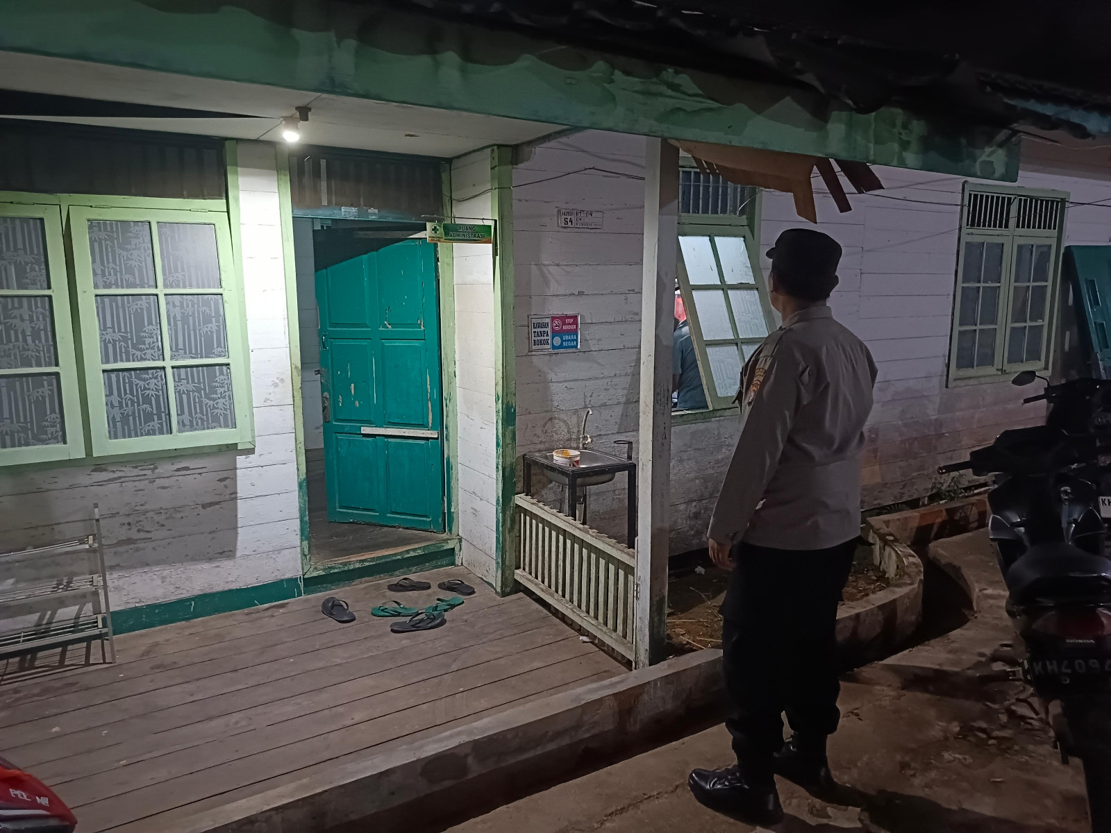 Piket Polsek melaksanakan giat patroli Tempat Objek Vital di wilkum Polsek Delang
