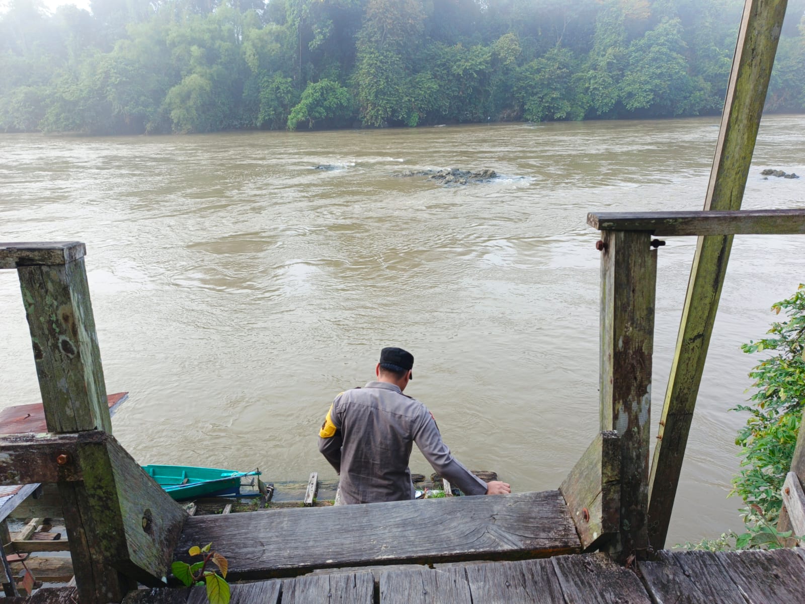 Piket Polsek Cek Debit Air Sungai Lamandau
