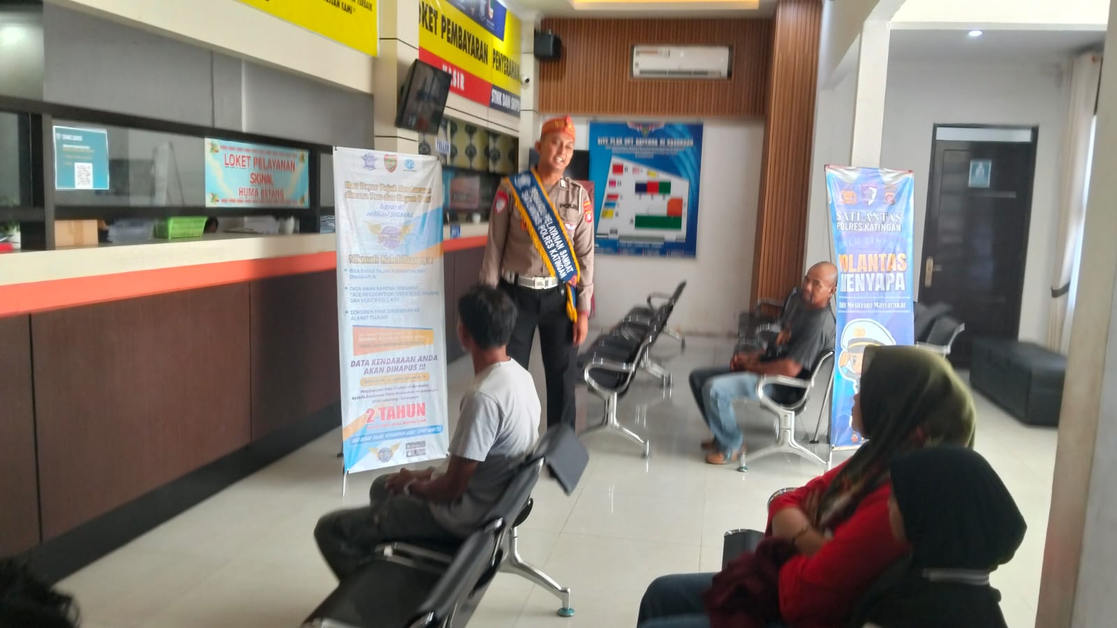 SOSIALISASI APLIKASI SIGNAL(SAMSAT DIGITAL NASIONAL) GUNA MEMPERMUDAH MEMBAYAR PAJAK