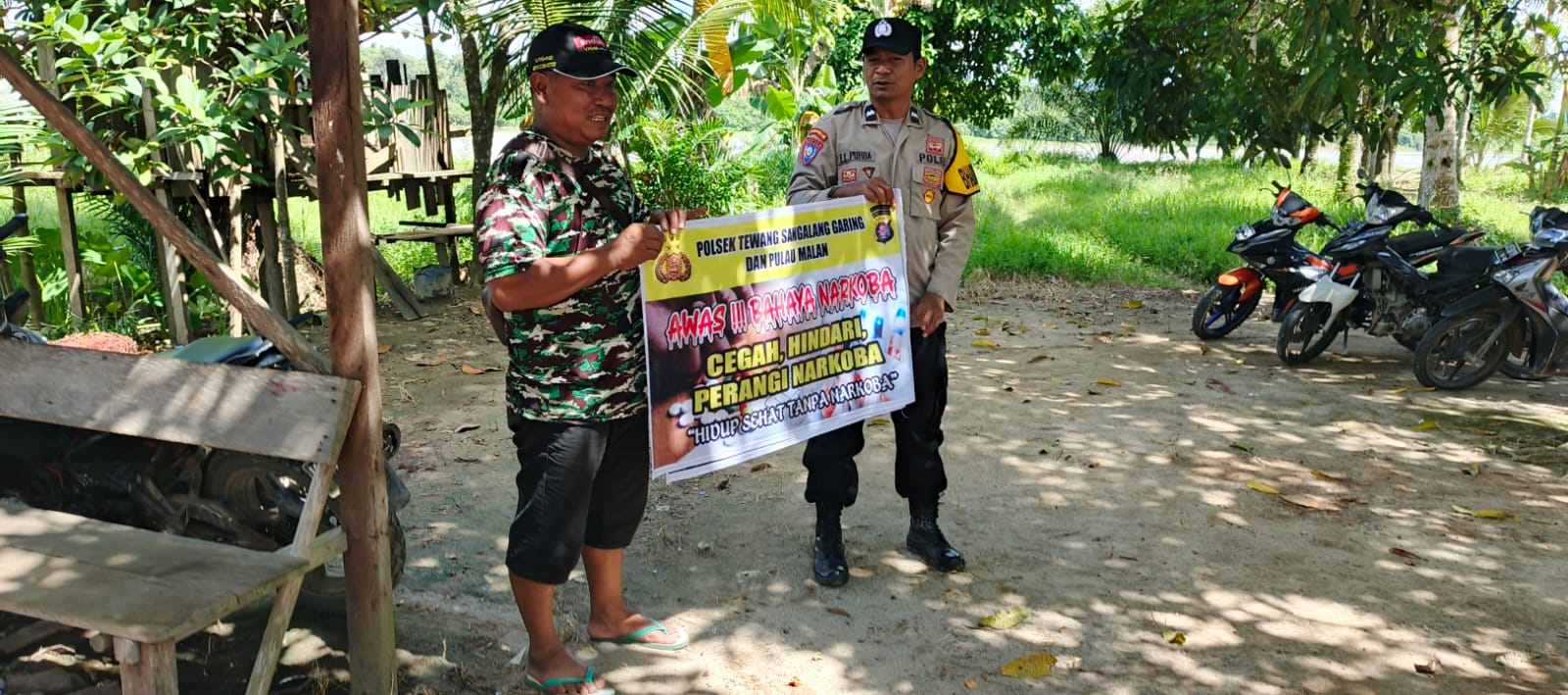 ‎Melalui Media Spanduk, Polsek Tewang Sangalang Garing dan Pulau Malan Imbau Warga Tidak Terjerumus  Penyalahgunaan Narkoba.