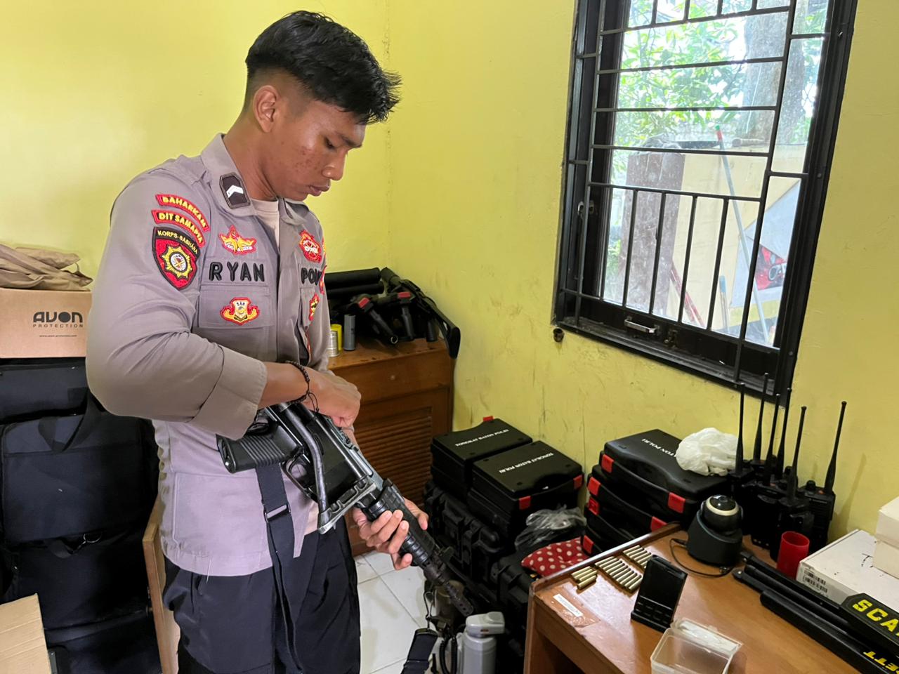 Personel Samapta Laksanakan Serah Terima Piket Jaga Mako dan Inventaris Penjagaan.