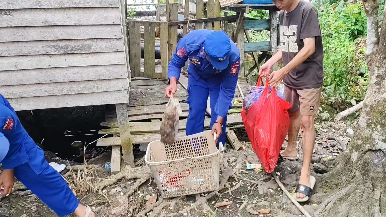 Ditpolairud Polda Kalteng Gerakan Bersih Sampah Sungai Dan Pantai Menjaga Lingkungan Pesisir Tetap Bersih Dan Lestari