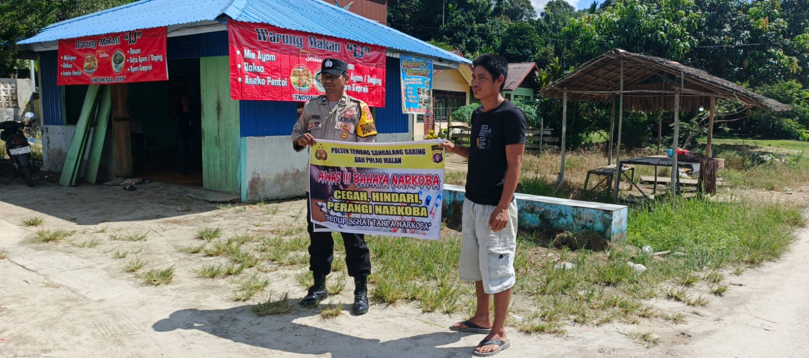 Melalui Media Spanduk, Polsek Tewang Sangalang Garing dan Pulau Malan Imbau Warga Tidak Terjerumus Penyalahgunaan Narkoba.