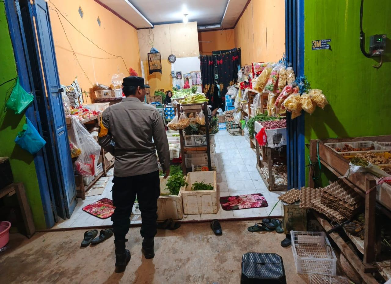 Polsek Lamandau hadir di tengah masyarakat melalui patroli tempat keramaian