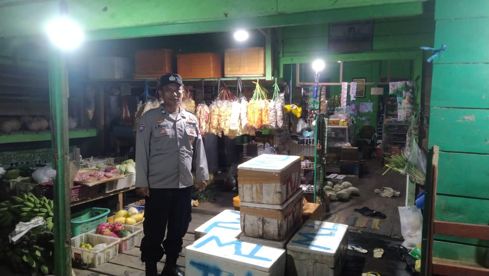 Polsek Delang laksanakan patroli sambang ke rumah dan warung warga, tingkatkan rasa aman masyarakat