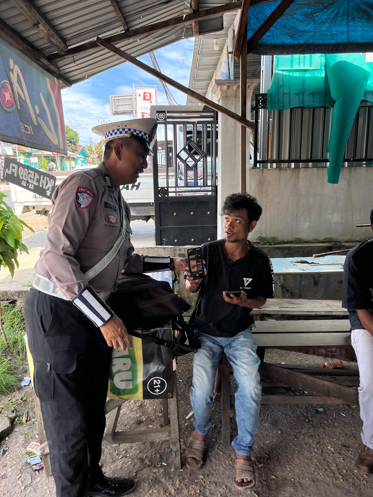 Satlantas Polres Katingan Sosialisasikan SUPER APP Polri kepada Masyarakat