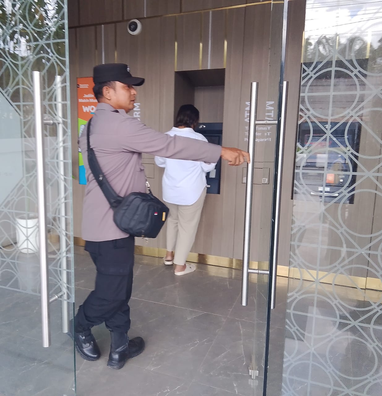 Polsek Bulik tingkatkan patroli siang di perbankan demi keamanan masyarakat