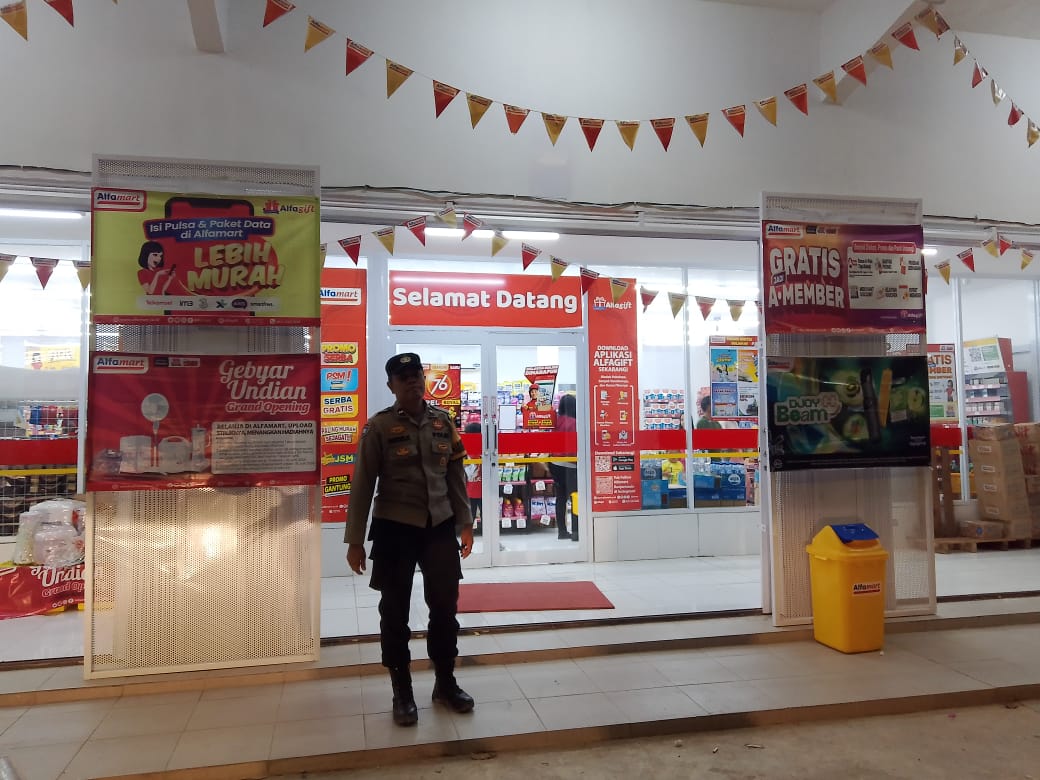 Polsek Bulik sambangi pertokoan pada malam hari, pastikan situasi tetap aman