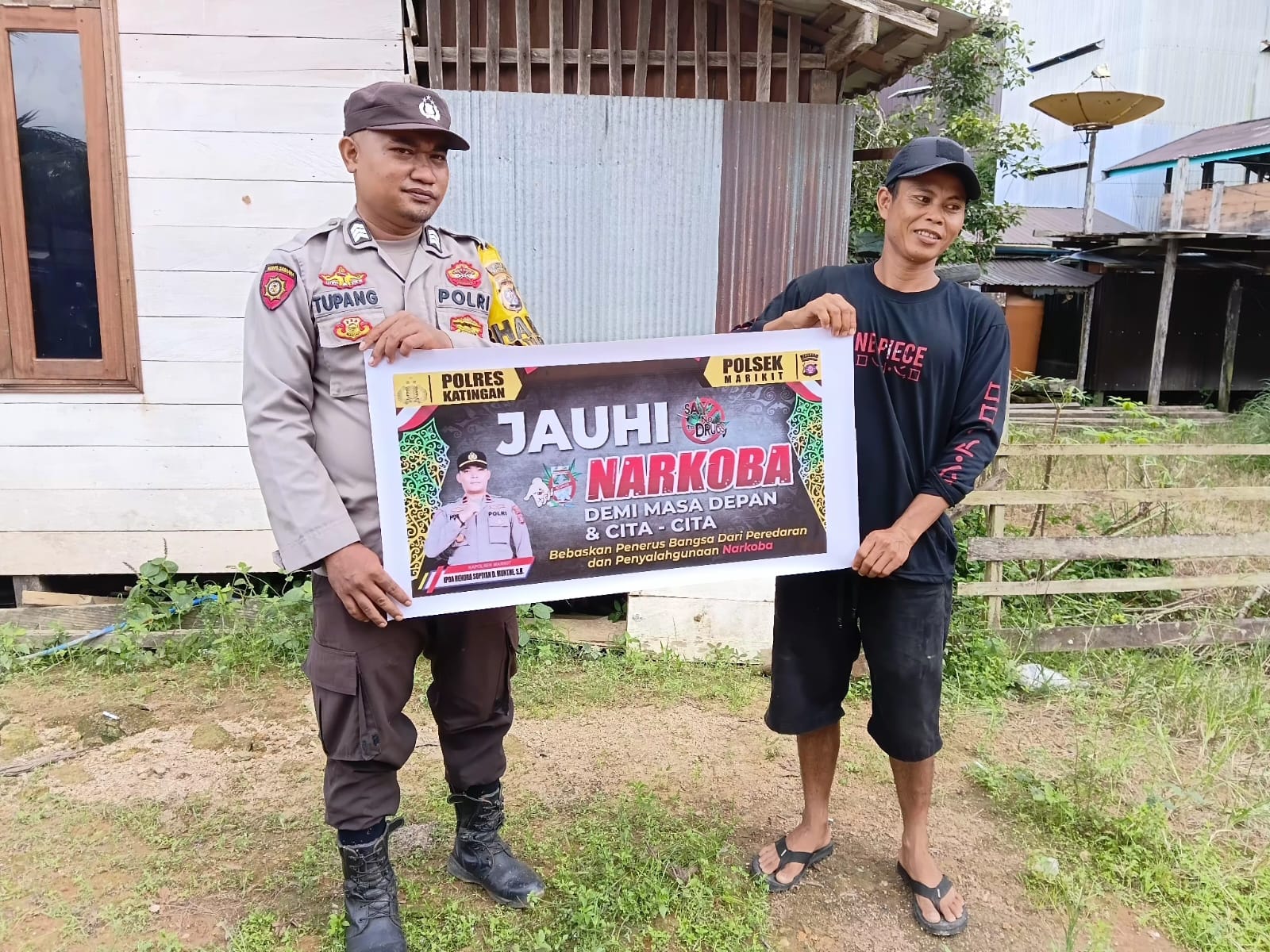 Personel Polsek Marikit Sosialisasikan Bahaya Narkoba kepada Masyarakat Desa Tumbang Dakei