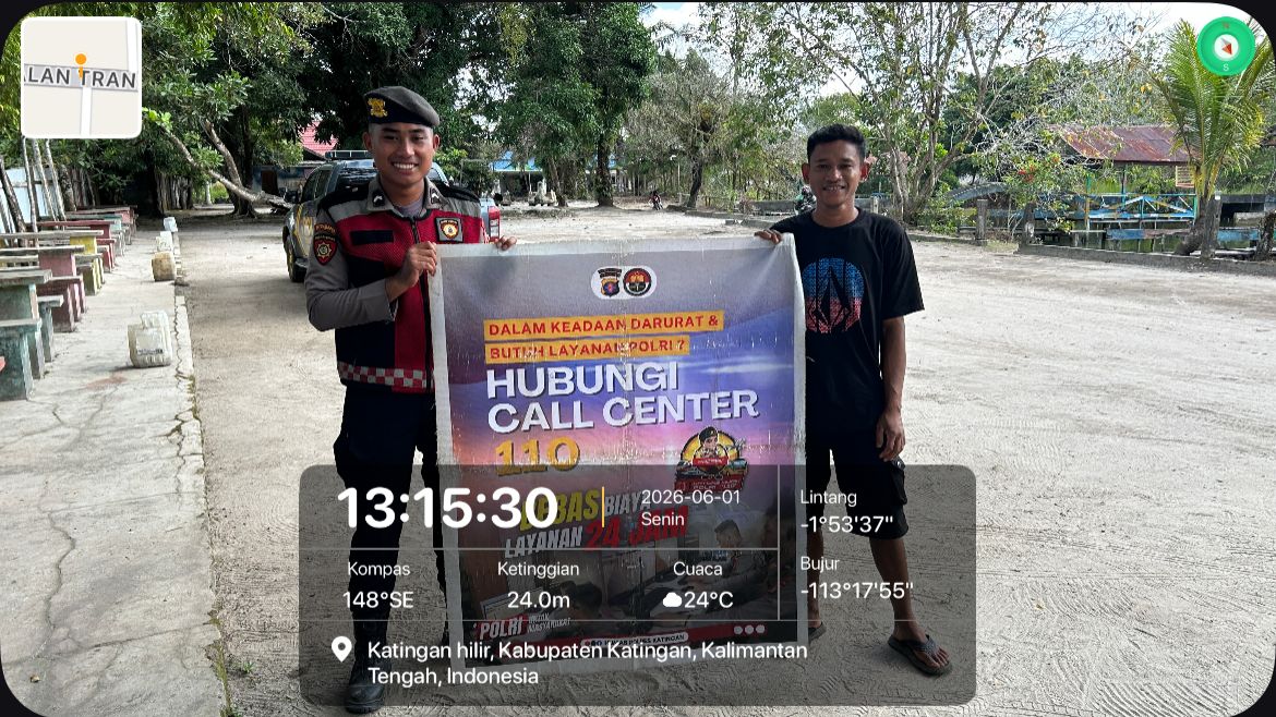 Personel Samapta Polres Katingan Sosialisasikan Call Center 110 Polri kepada Masyarakat Desa Hampalit olehPersonel Samapta Polres Katingan.