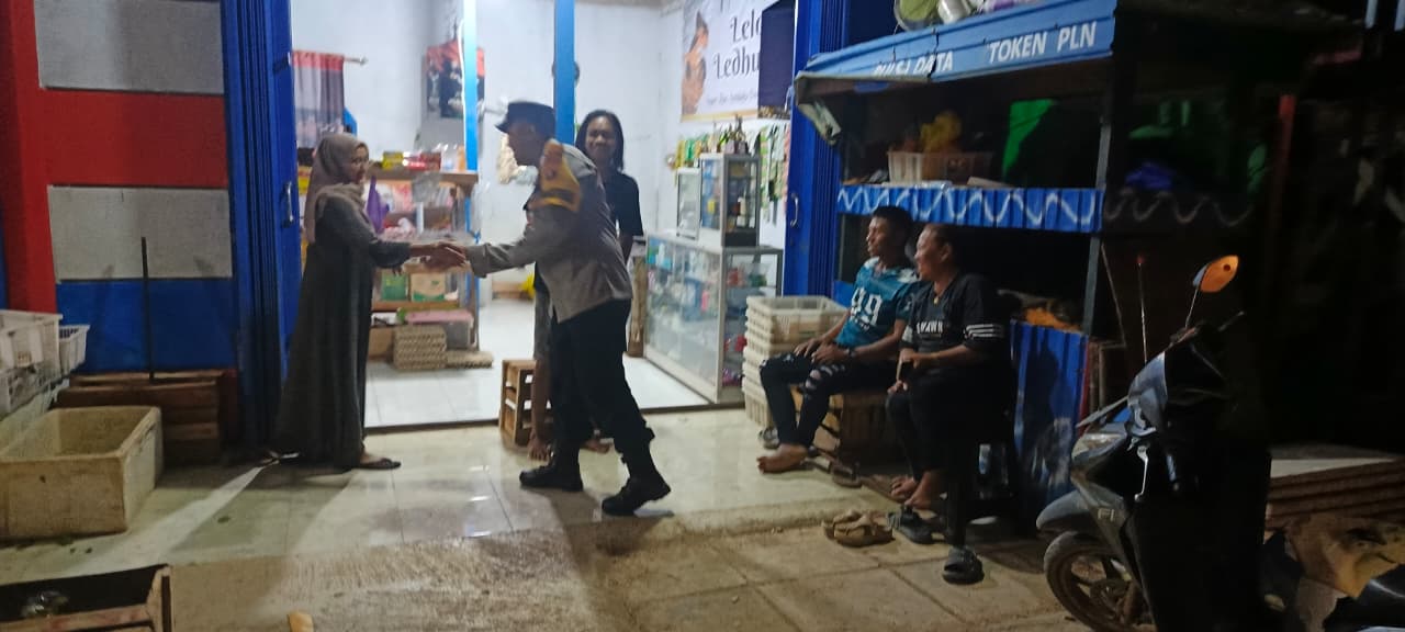 Jaga Aktivitas Ekonomi Tetap Aman, Polsek Lamandau Patroli Kawasan Pertokoan