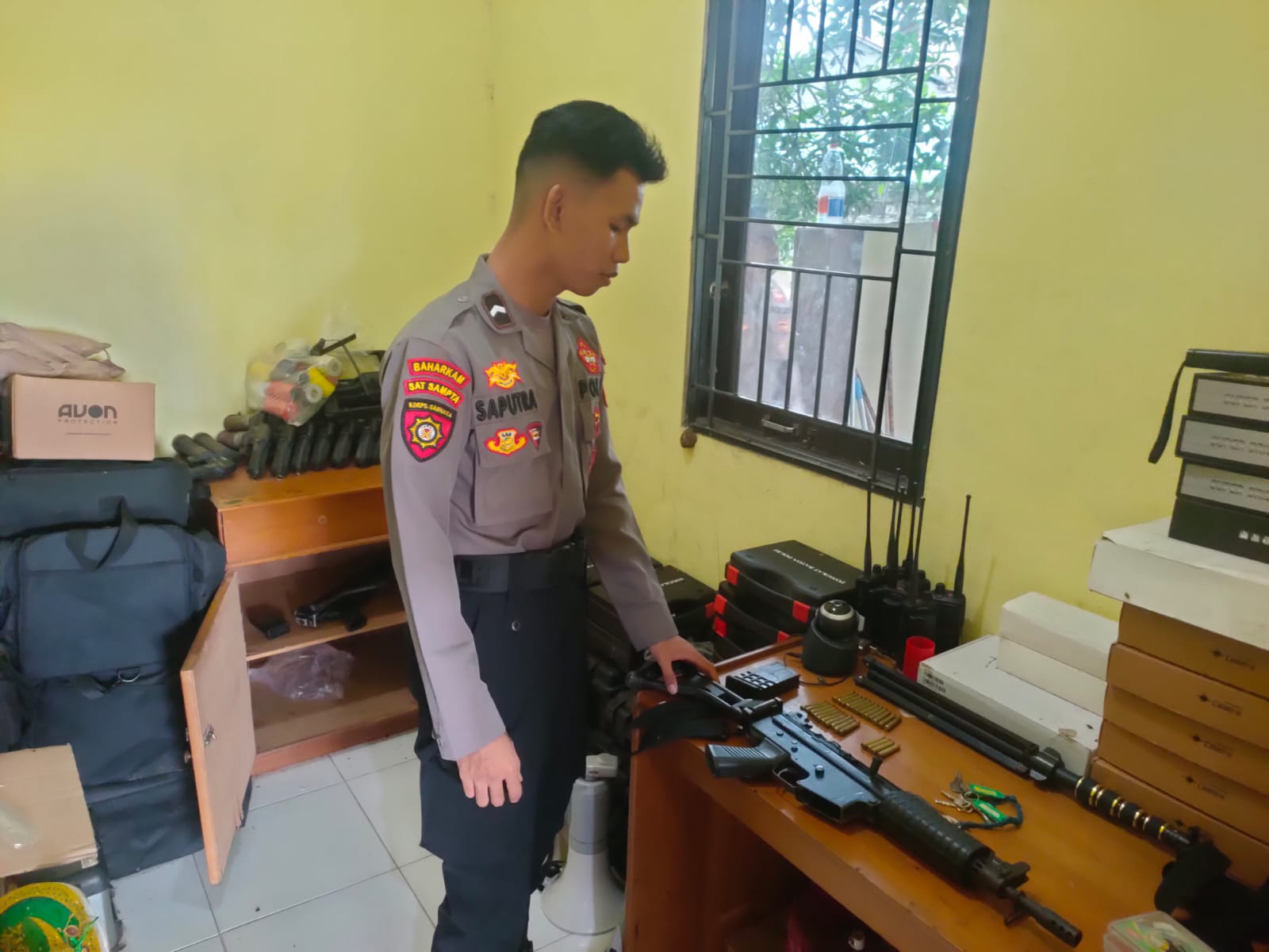 Personel Samapta Laksanakan Serah Terima Piket Jaga Mako dan Inventaris Penjagaan.