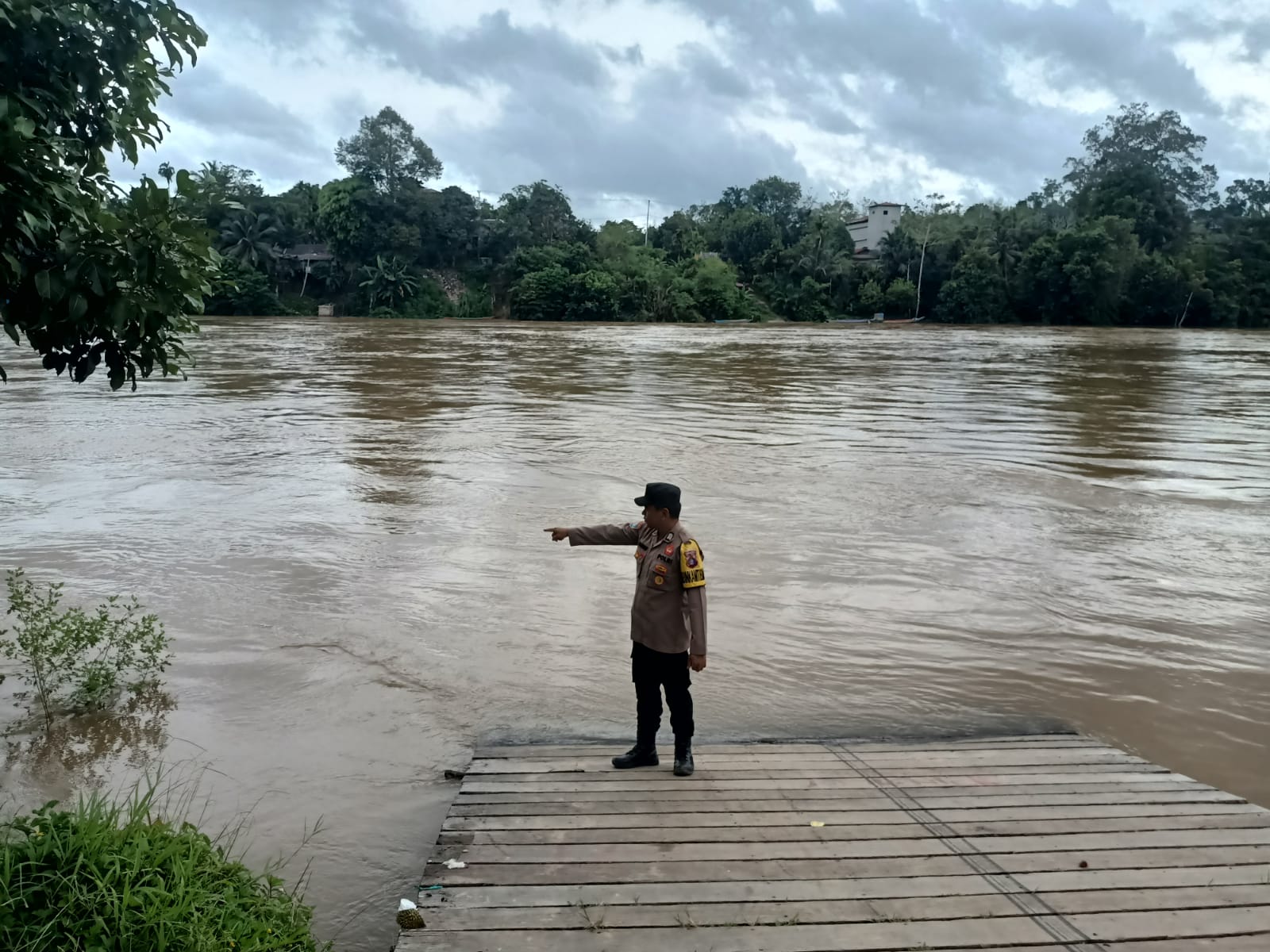 Polsek Marikit Bergerak Lebih Awal, Pantau DAS Katingan Antisipasi Potensi Banjir