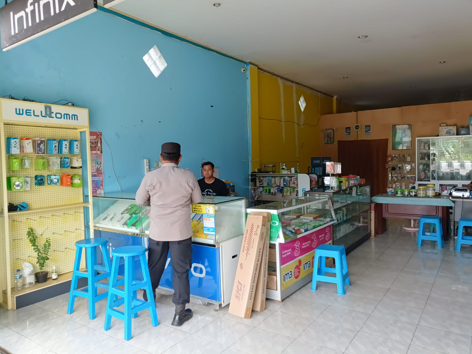 Monitoring Pertokoan, Polsek Bulik Pastikan Aktivitas Masyarakat Berjalan Aman