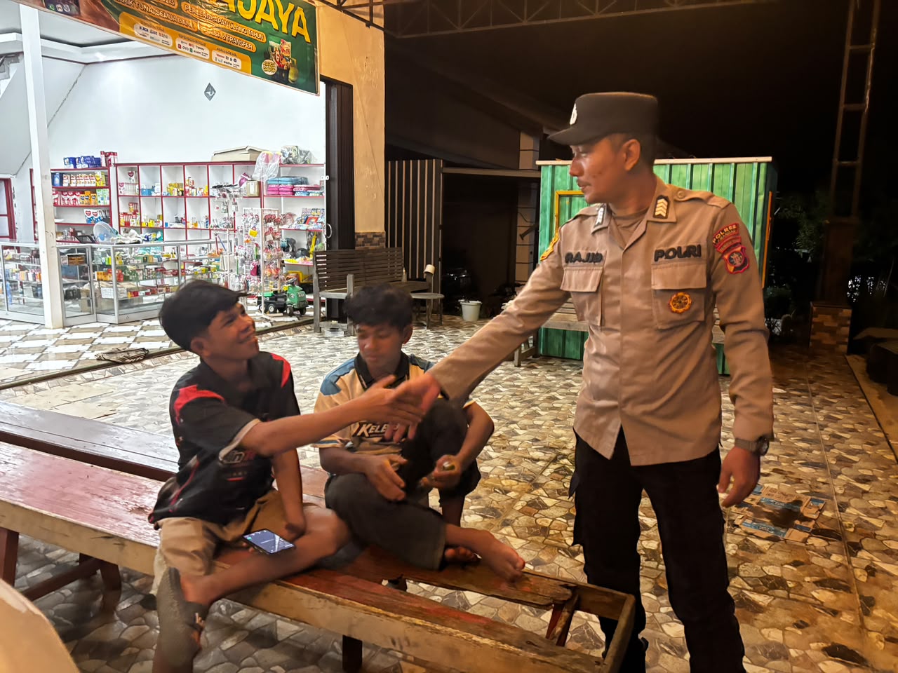 Sambang Warga, Polsek Lamandau Pererat Kemitraan dan Sampaikan Pesan Kamtibmas