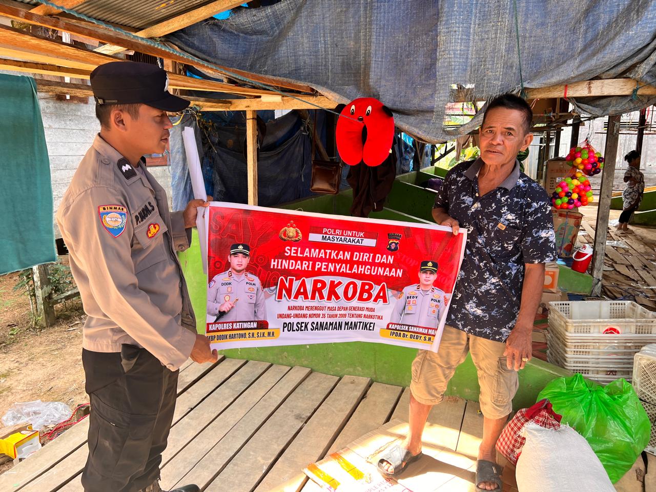 Bhabinkamtibmas Desa Dehes Sosialisasi Bahaya penyalahgunaan Narkoba.
