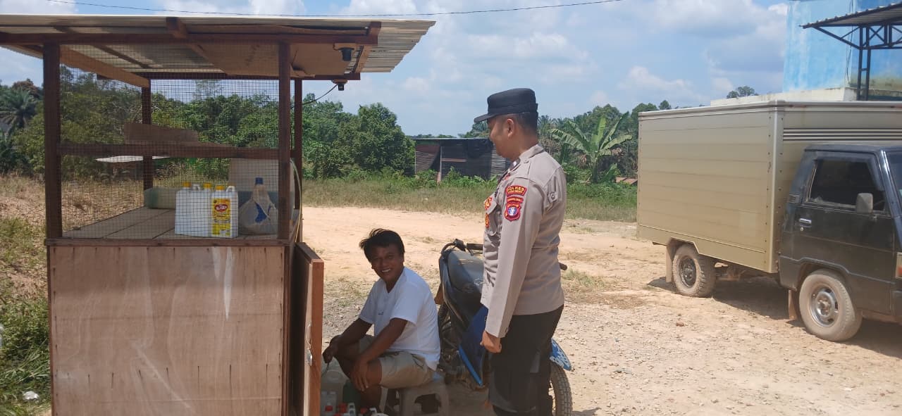 Polsek Lamandau Sambangi Penjual BBM Eceran, Pantau Situasi dan Sampaikan Imbauan Kamtibmas