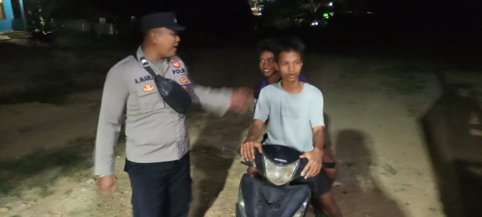 Polsek Lamandau Berikan Teguran Humanis kepada Pengendara yang Melanggar Aturan Lalu Lintas