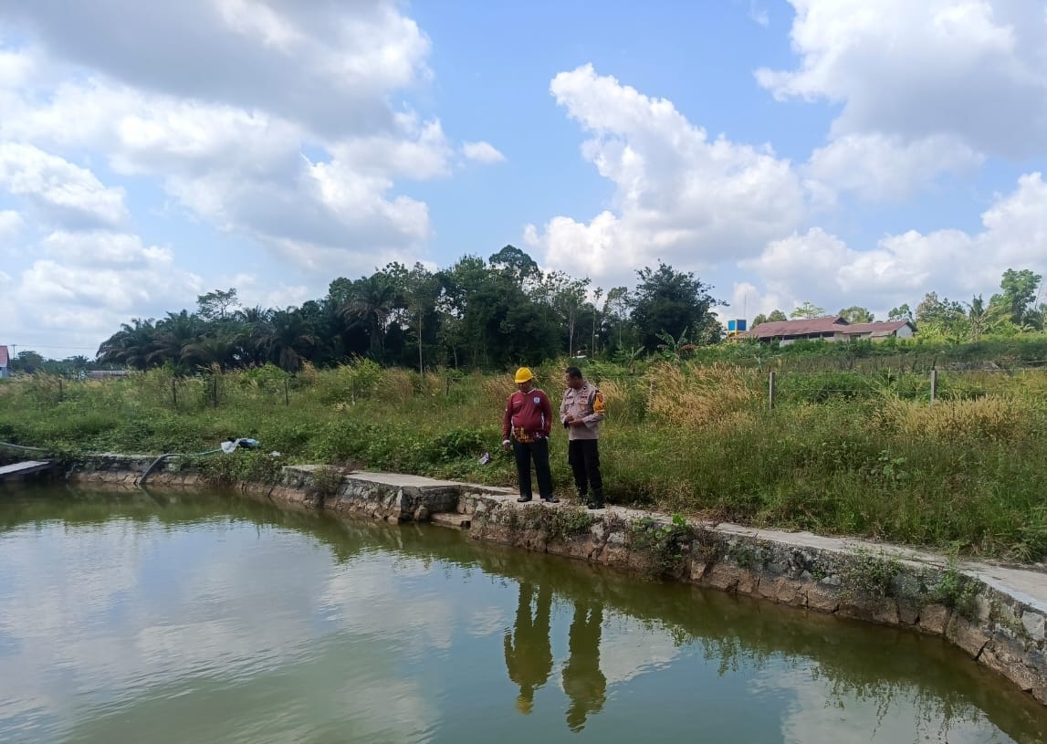 Bhabinkamtibmas Polsek Bulik Cek Kesiapan Embung Air, Perkuat Antisipasi Karhutla
