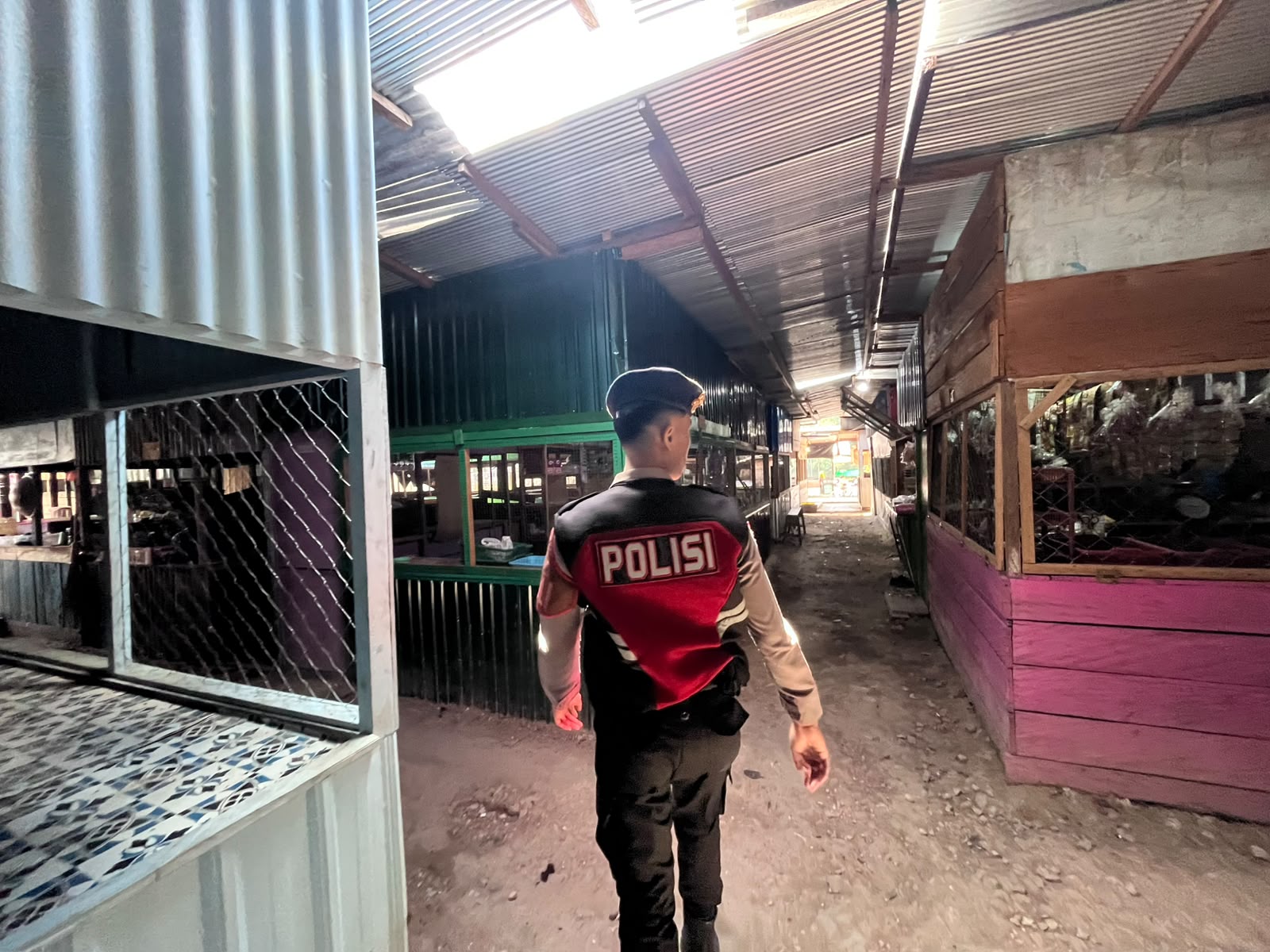 Sat Samapta Polres Lamandau Monitoring Pasar Tradisional, Pastikan Aktivitas Masyarakat Berjalan Aman