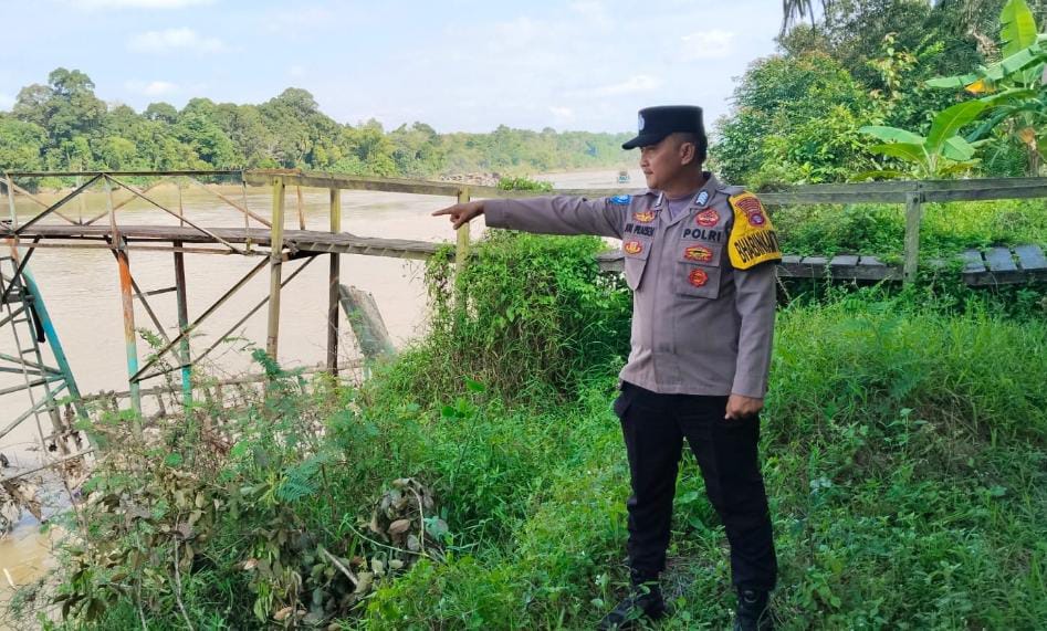 Deteksi Banjir, Polsek Tewang Sangalang Garing dan Pulau Malan Cek Ketinggian Debit Air.