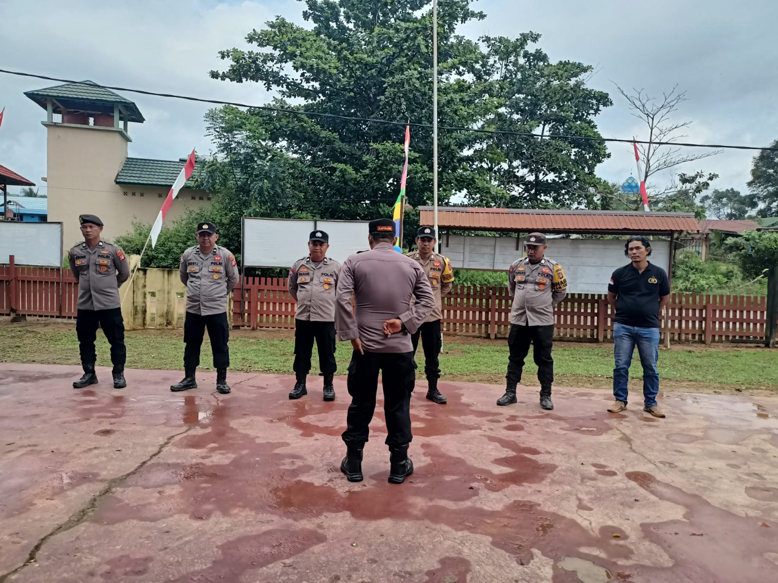 Kapolsek Marikit Beri Arahan Strategis pada Jam Pimpinan Apel Pagi